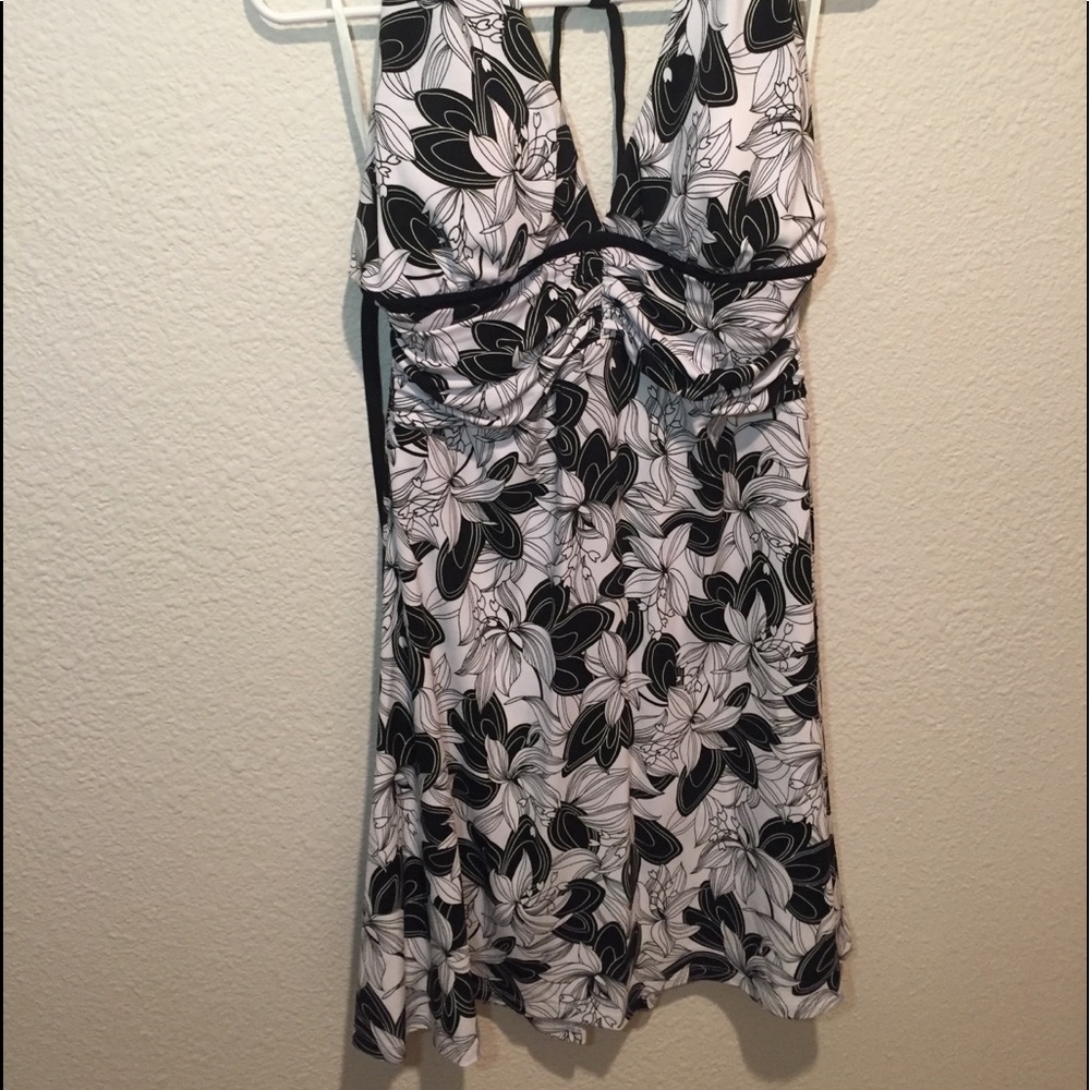 White House Black Market Halter - size 4